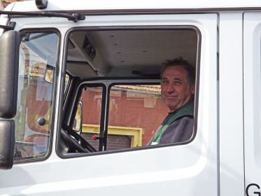 Freundlicher LKW Fahrer