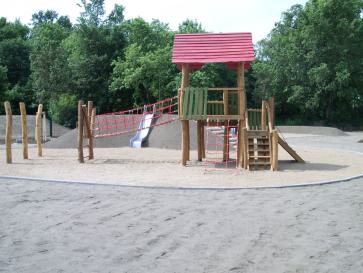 Haus auf Spielplatz Haus auf Spielplatz