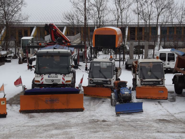 Blick von oben auf Fahrzeuge Blick von oben auf Fahrzeuge