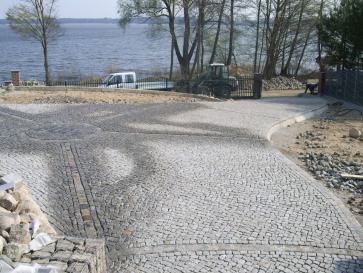 Pflasterweg zum See Pflasterweg zum See