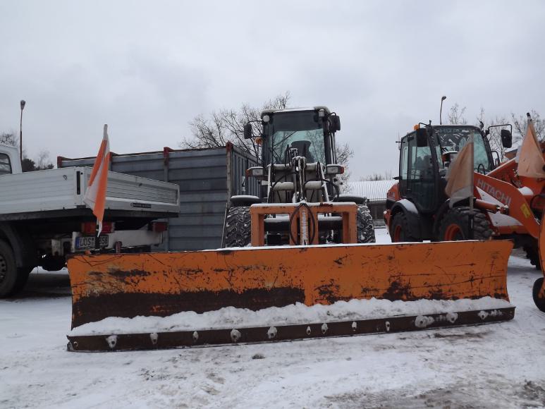 Traktor mit Schiebeschild Traktor mit Schiebeschild